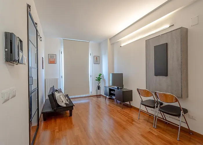 Апартаменты Kis-s Square Lovely Flat - Italywego *