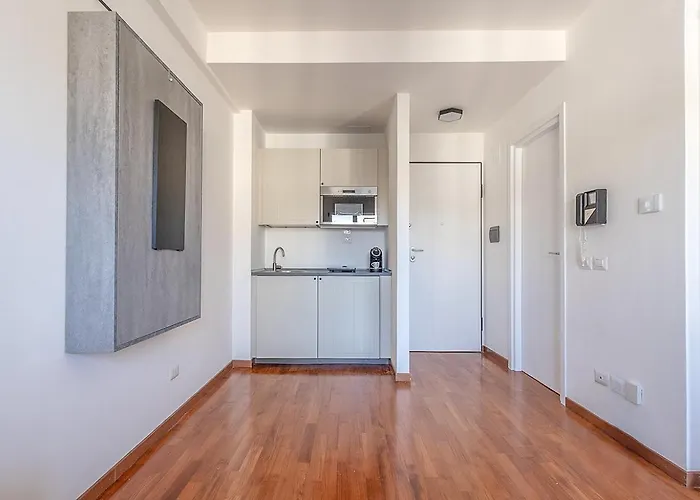 Апартаменты Kis-s Square Lovely Flat - Italywego